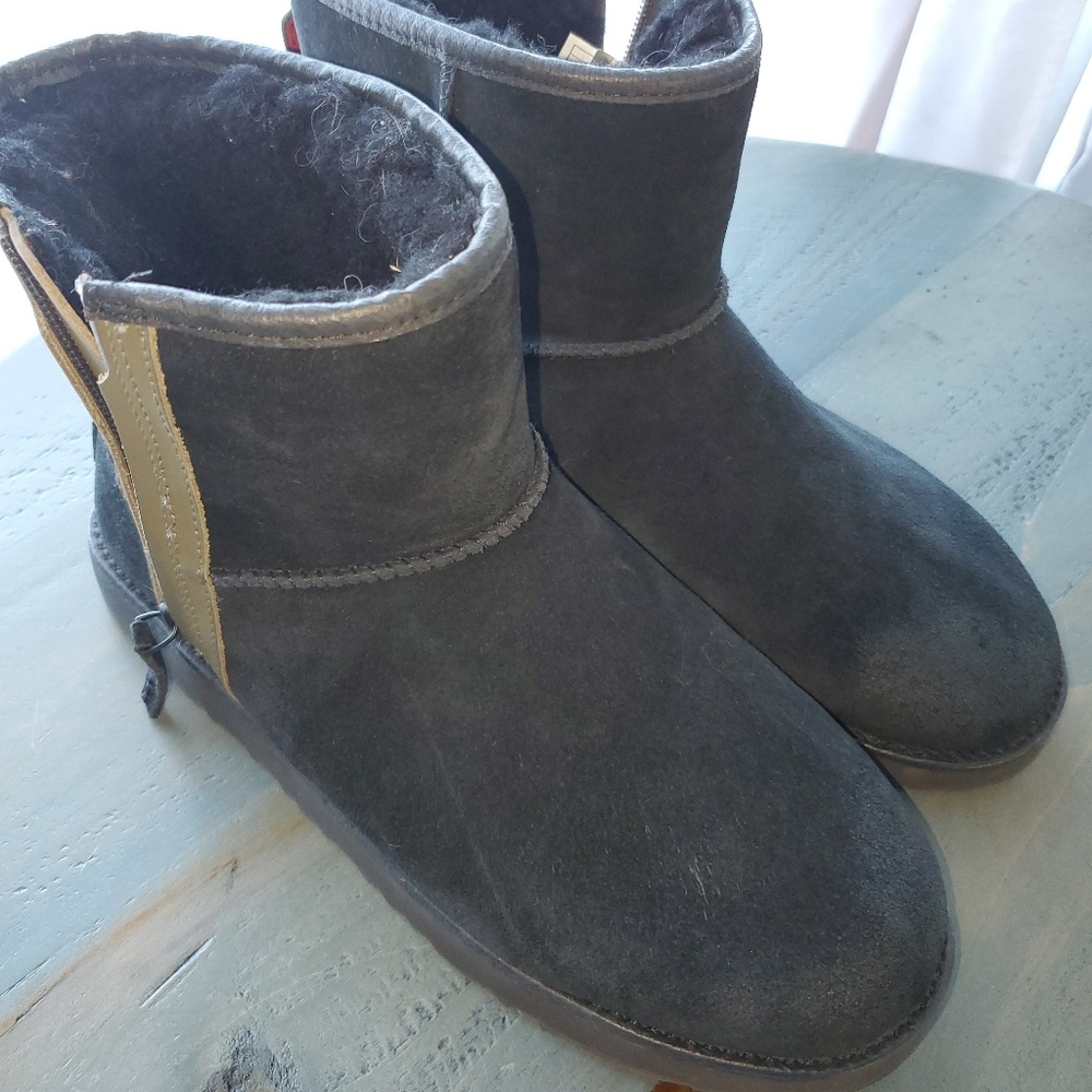 UGG Classic MINI ZIP WATERPROOF BOOT